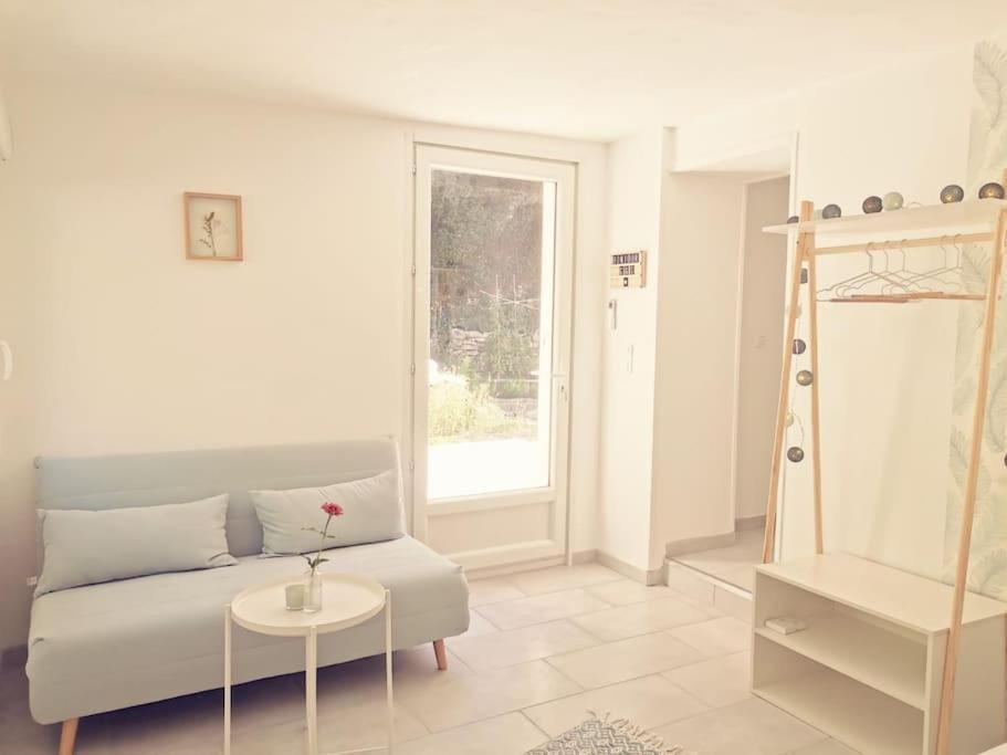 شقة Belle Dependance De 30M2 Avec Terrasse Et Jardin فينوف ليز أفيجْنْ المظهر الخارجي الصورة